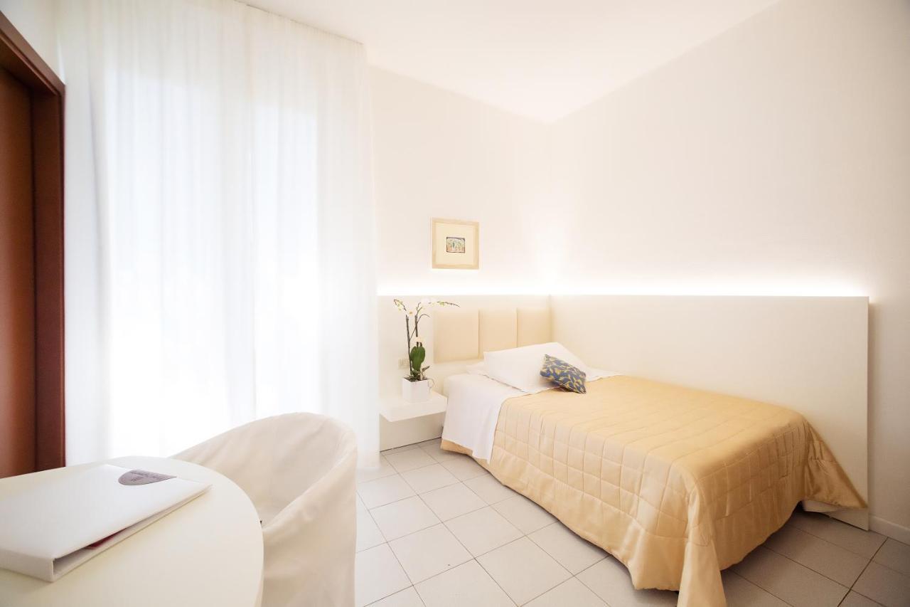 Hotel Rosmarina مارينا دي غروسيتو المظهر الخارجي الصورة